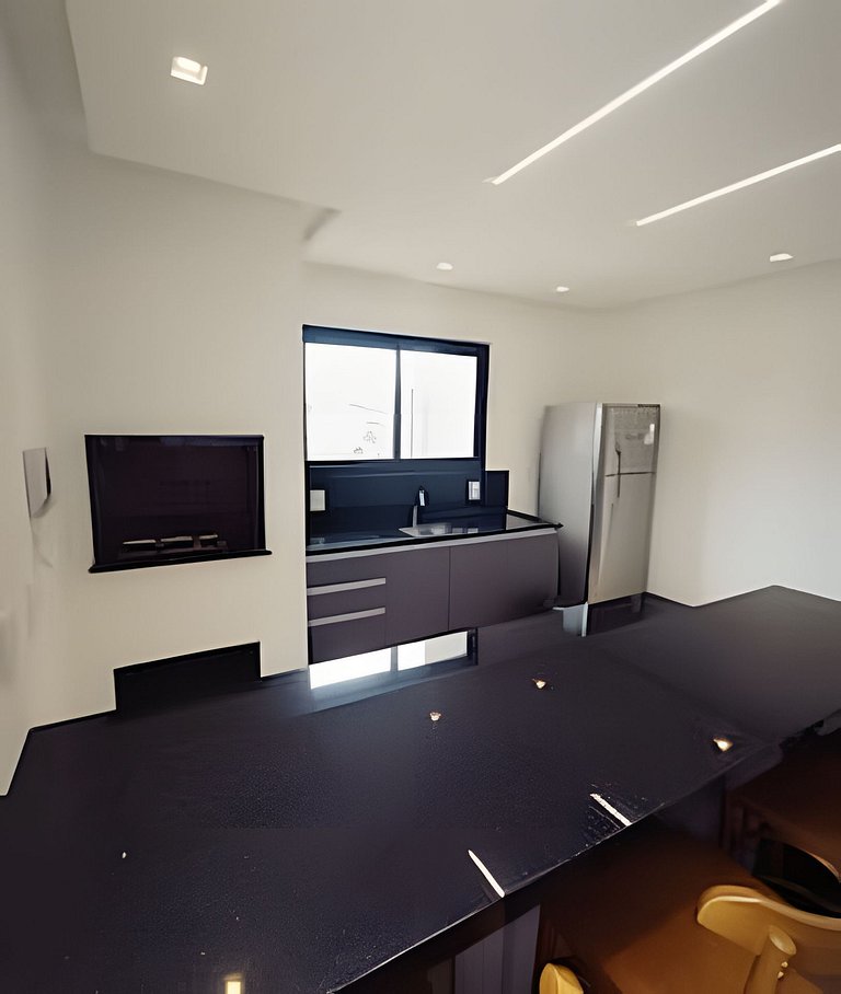 Flat ate 3 pessoas/ prédio com piscina