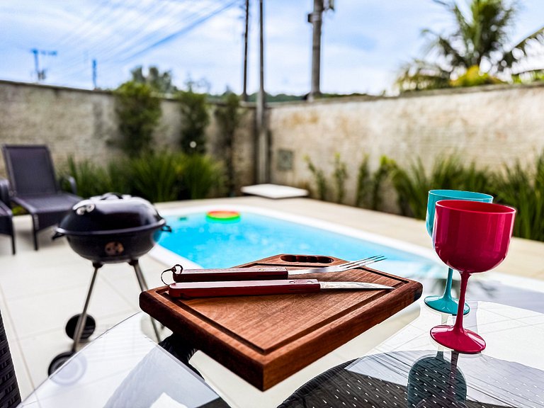 Casa c/ piscina e churrasqueira para até 6 pessoas