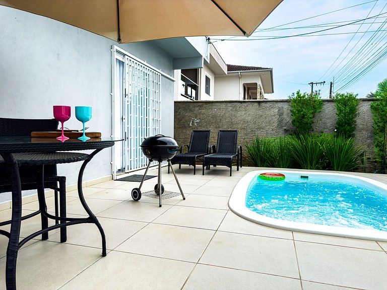 Brusque: Casa aconchegante com piscina