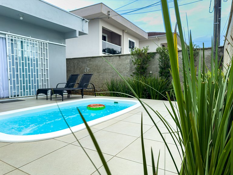 Brusque: Casa aconchegante com piscina