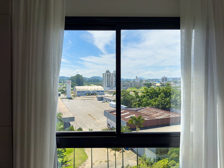 Flat ate 3 pessoas/ prédio com piscina