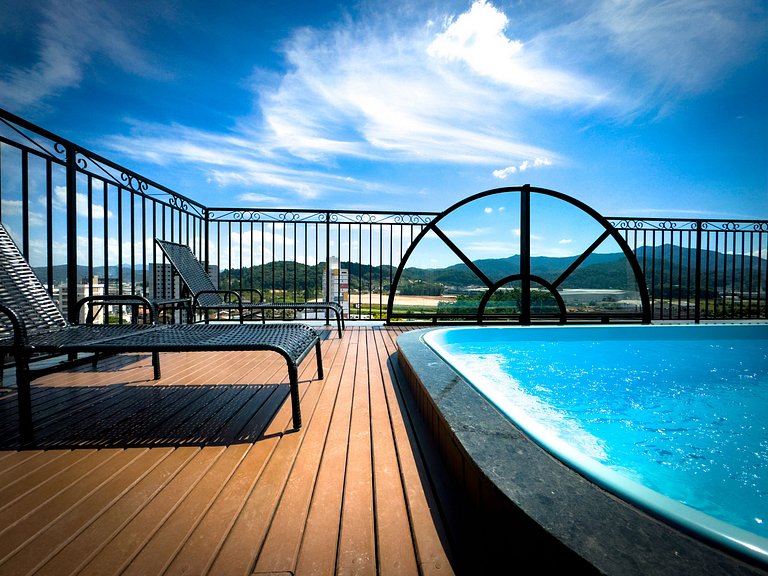 Flat ate 3 pessoas/ prédio com piscina