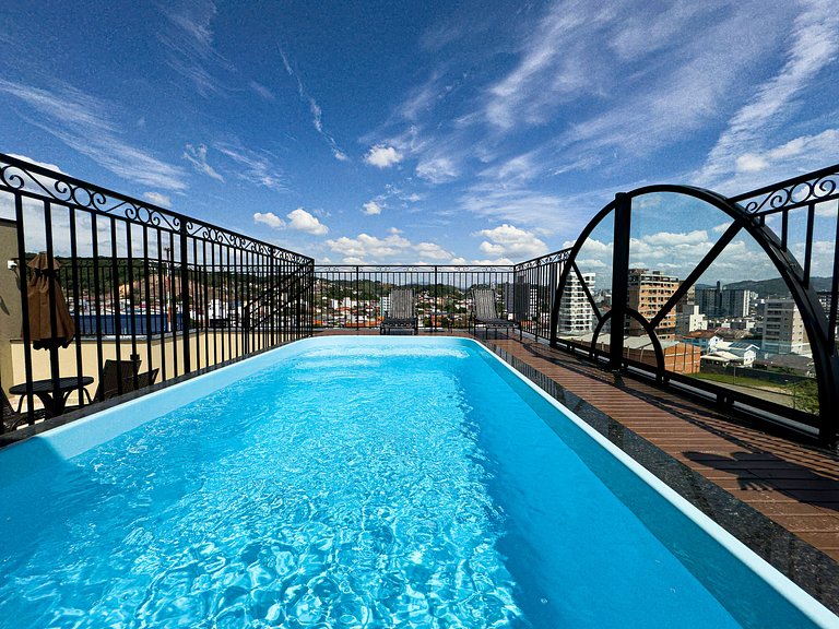 Flat ate 3 pessoas/ prédio com piscina