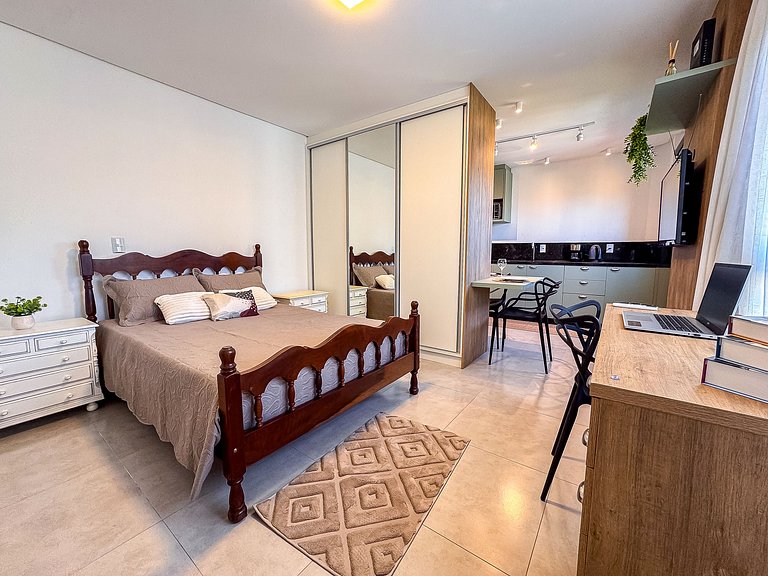 Studio Completo com Garagem | Ar-cond | Wi-Fi