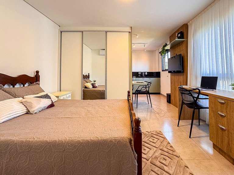 Studio Completo com Garagem | Ar-cond | Wi-Fi