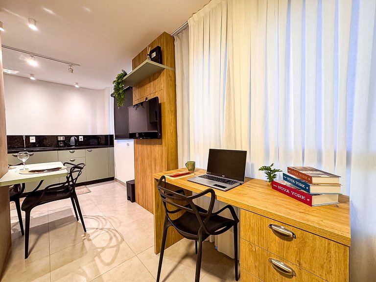 Studio Completo com Garagem | Ar-cond | Wi-Fi