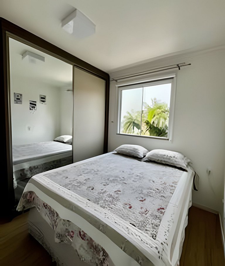 Apto completo p/ até 5 pessoas – perto do Centro