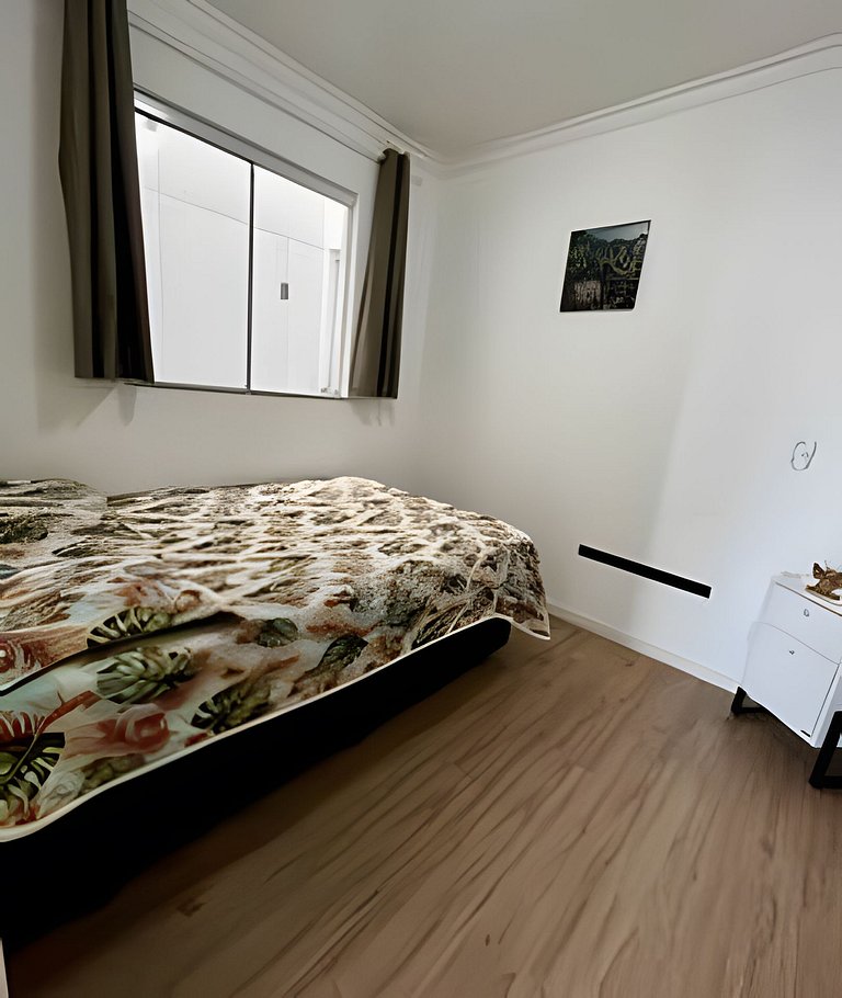 Apto completo p/ até 5 pessoas – perto do Centro