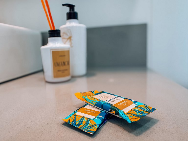 Flat ate 3 pessoas/ prédio com piscina