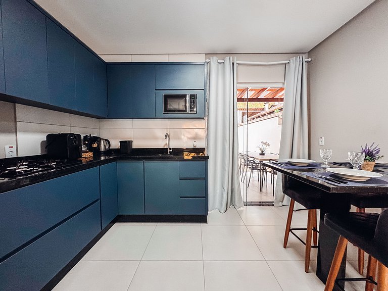 Casa c/ 2 Suítes, Churrasqueira/ Próx. Shoppings