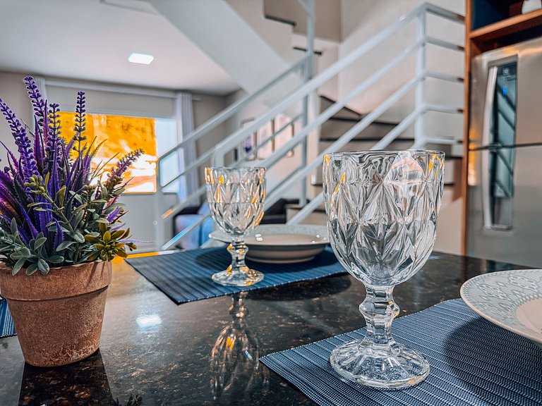 Casa c/ 2 Suítes, Churrasqueira/ Próx. Shoppings