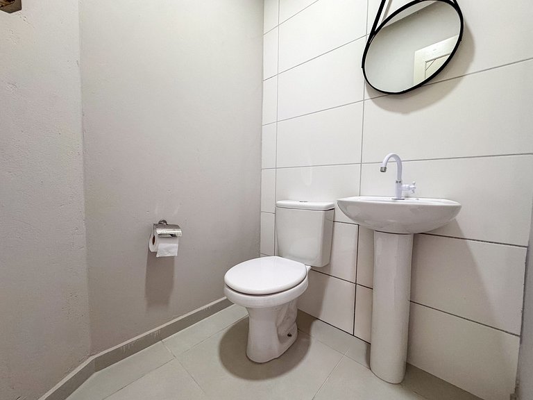 Casa c/ 2 Suítes, Churrasqueira/ Próx. Shoppings