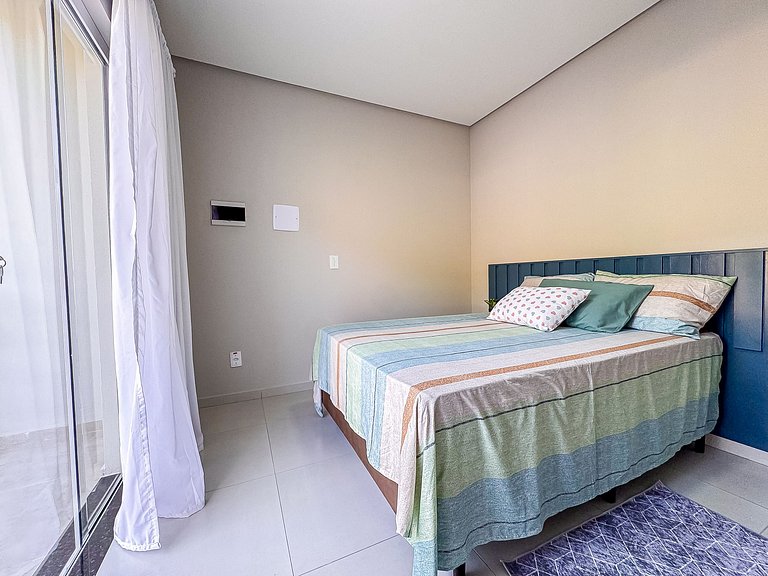 Casa c/ 2 Suítes, Churrasqueira/ Próx. Shoppings