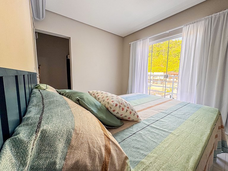 Casa c/ 2 Suítes, Churrasqueira/ Próx. Shoppings