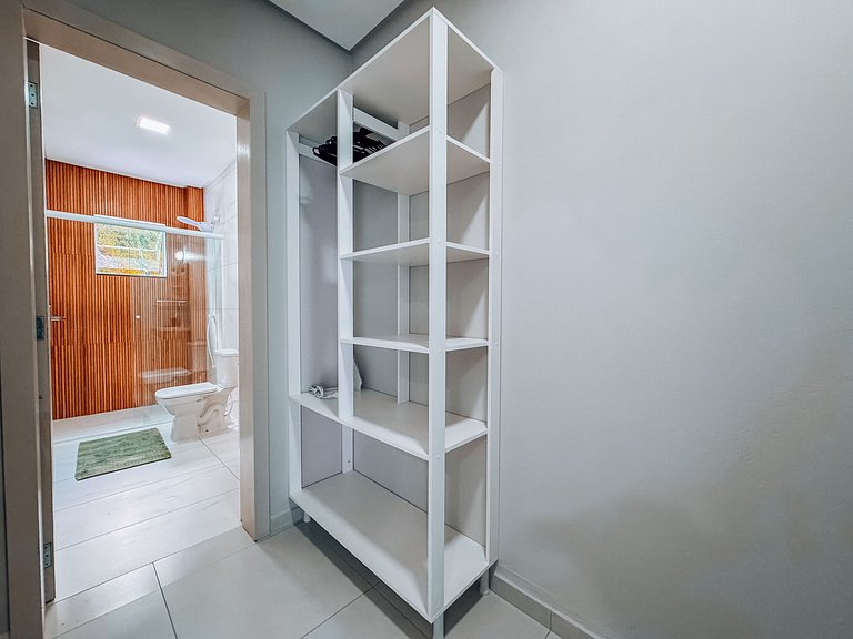 Casa c/ 2 Suítes, Churrasqueira/ Próx. Shoppings