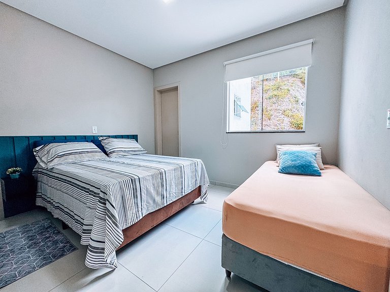 Casa c/ 2 Suítes, Churrasqueira/ Próx. Shoppings