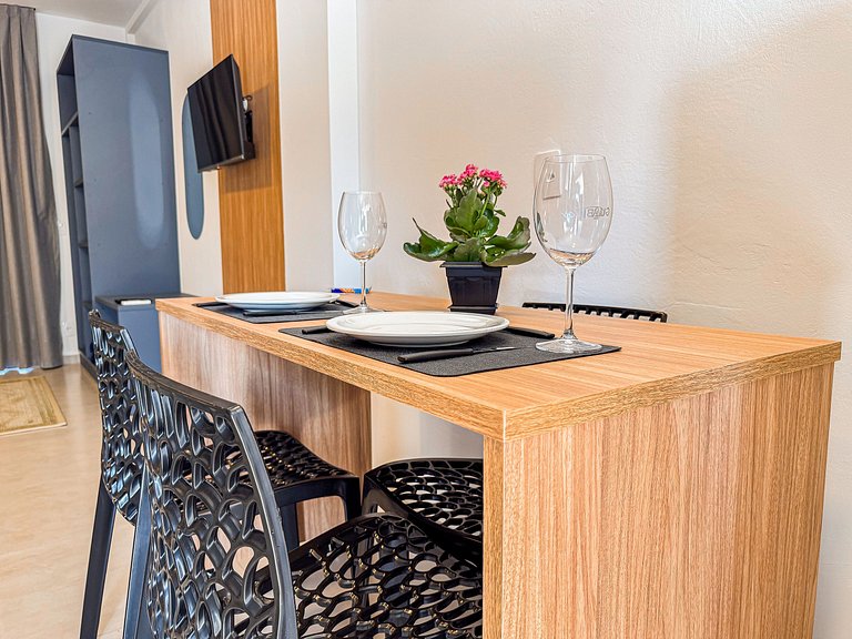 Conforto no centro,até 4 pessoas e vaga de garagem