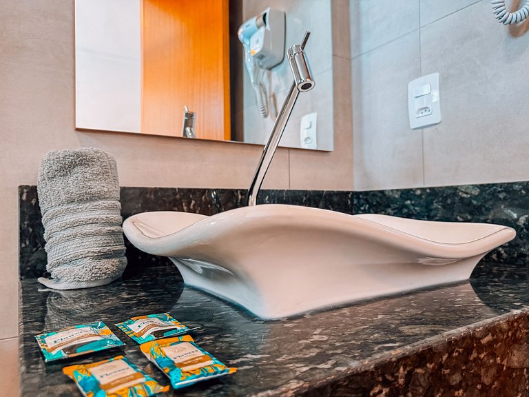 Conforto no centro,até 4 pessoas e vaga de garagem