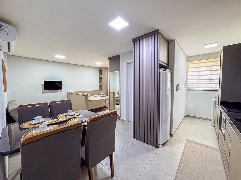 Flat completo p/ até 3 ao lado da faculdade