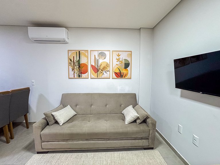 Flat completo p/ até 3 ao lado da faculdade