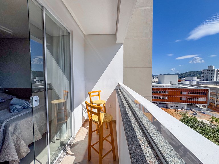 Flat completo p/ até 3 ao lado da faculdade