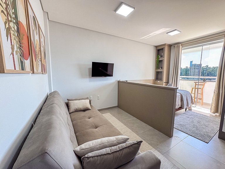 Flat completo p/ até 3 ao lado da faculdade