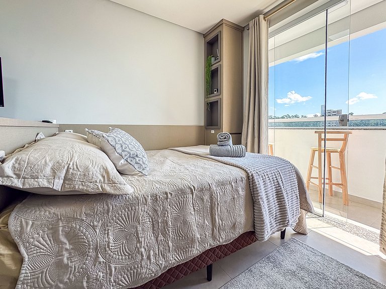 Flat completo p/ até 3 ao lado da faculdade