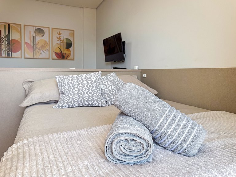 Flat completo p/ até 3 ao lado da faculdade