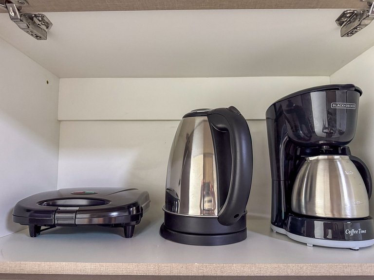 Flat completo p/ até 3 ao lado da faculdade