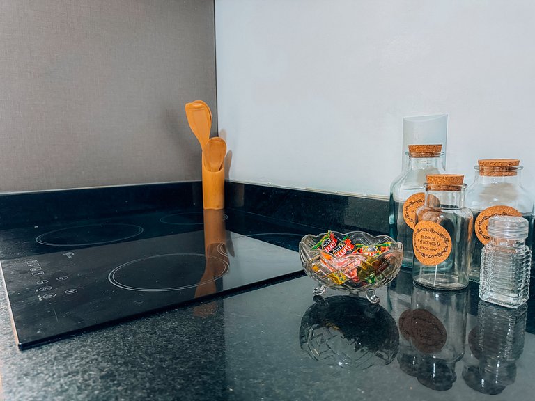 Flat completo p/ até 3 ao lado da faculdade