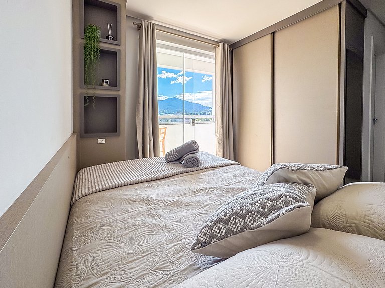 Flat completo p/ até 3 ao lado da faculdade