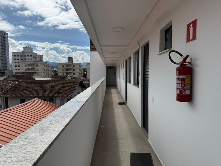 Apto Centro p/ 4 | varanda + garagem