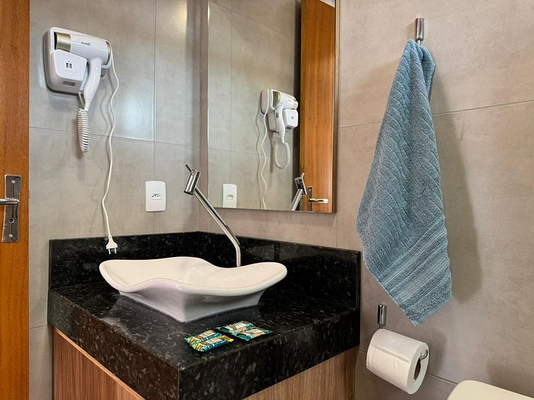 Apto Centro p/ 4 | varanda + garagem