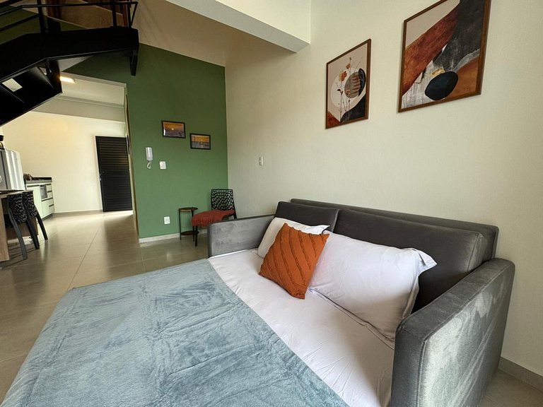 Loft no Centro c/ mezanino e vaga p/ 4 p