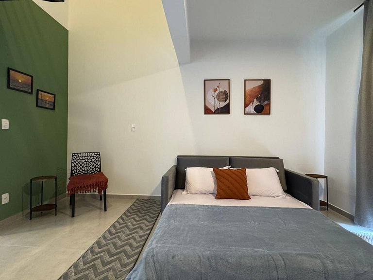 Loft no Centro c/ mezanino e vaga p/ 4 p