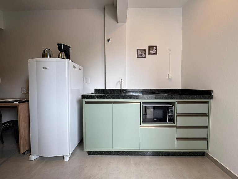 Loft no Centro c/ mezanino e vaga p/ 4 p