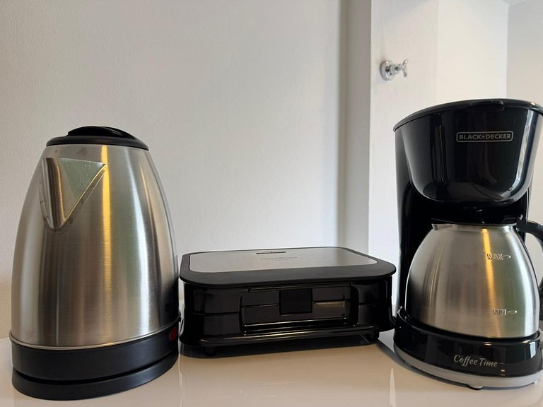 Loft no Centro c/ mezanino e vaga p/ 4 p