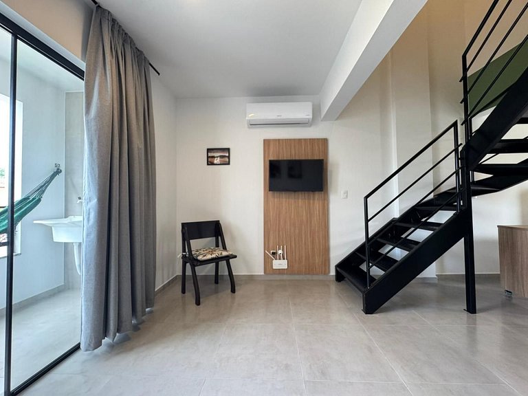 Loft no Centro c/ mezanino e vaga p/ 4 p