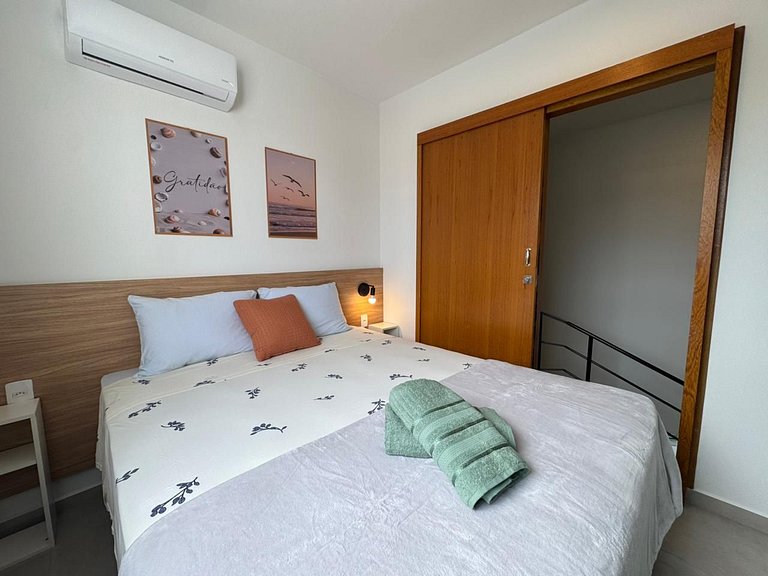 Loft no Centro c/ mezanino e vaga p/ 4 p