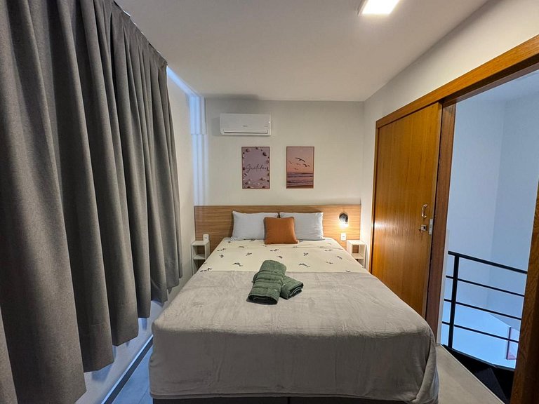 Loft no Centro c/ mezanino e vaga p/ 4 p