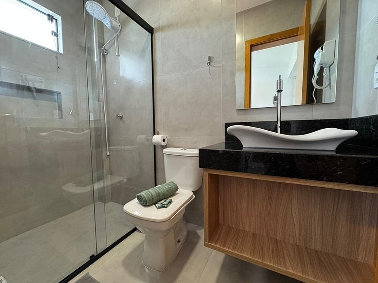 Loft no Centro c/ mezanino e vaga p/ 4 p