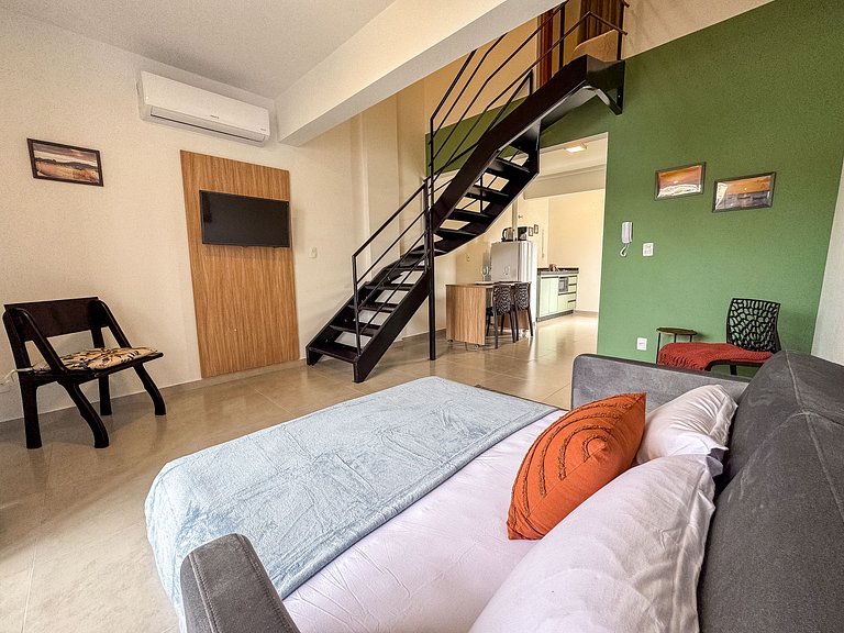 Loft no Centro c/ mezanino e vaga p/ 4 p