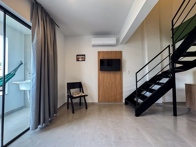 Loft no Centro c/ mezanino e vaga p/ 4 p