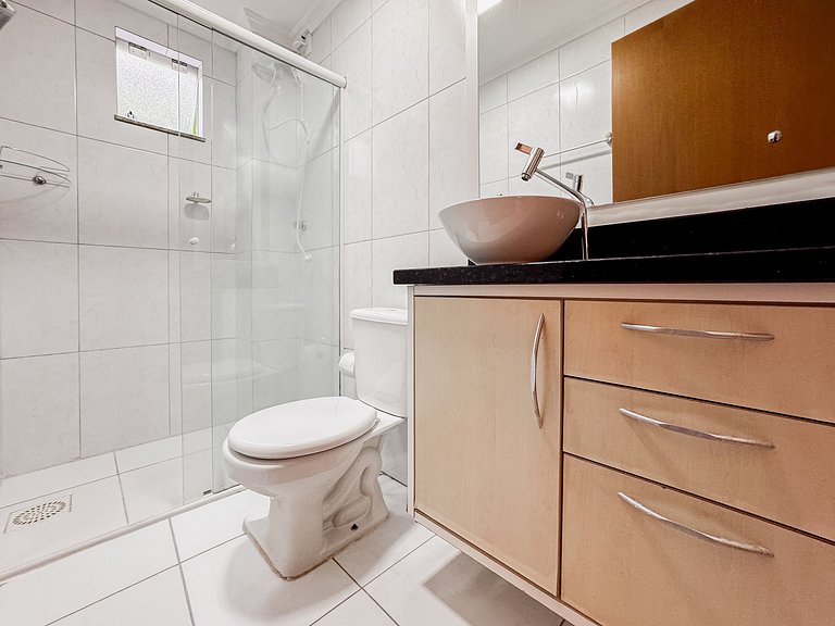 Centro Brusque | 2 Quartos com churrasq e ar cond