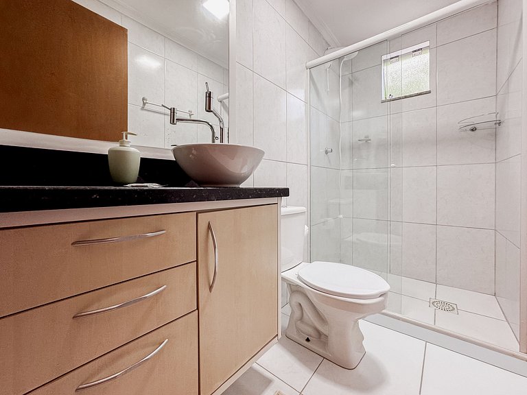 Centro Brusque | 2 Quartos com churrasq e ar cond