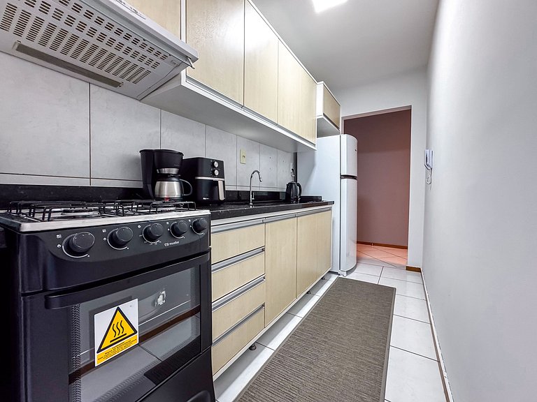 Centro Brusque | 2 Quartos com churrasq e ar cond