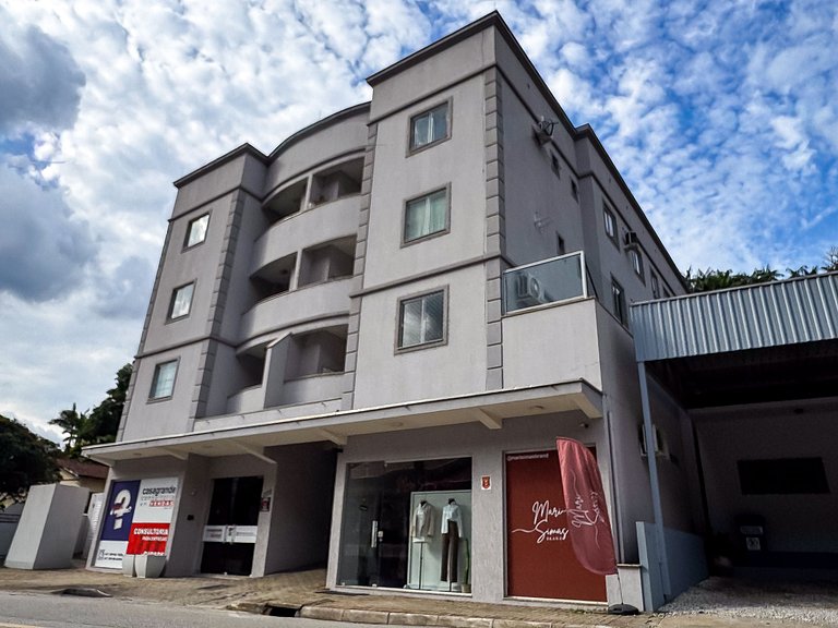 Centro Brusque | 2 Quartos com churrasq e ar cond