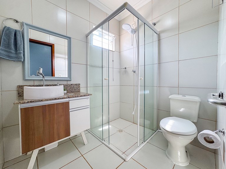 Casa c/ piscina e churrasqueira para até 6 pessoas