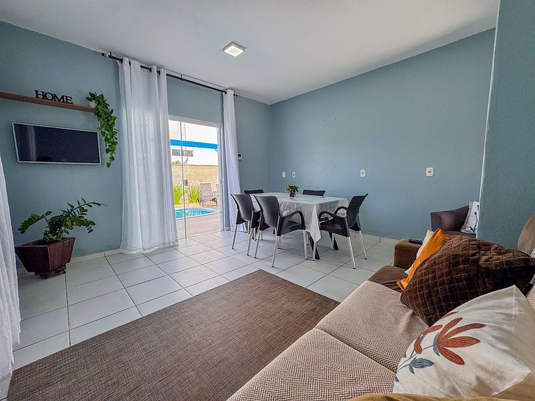 Casa c/ piscina e churrasqueira para até 6 pessoas