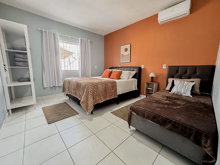 Casa c/ piscina e churrasqueira para até 6 pessoas